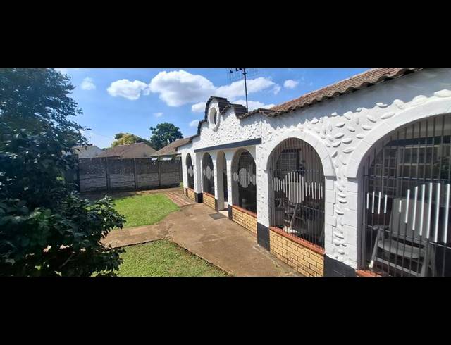 5 BEDROOM HOUSE FOR SALE IN MANOR